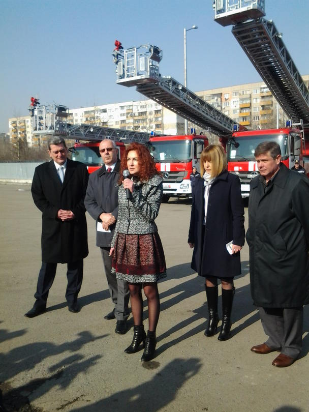 С 4.5 млн. лв. от ОПРР са закупени пет нови автомеханични пожарникарски стълби