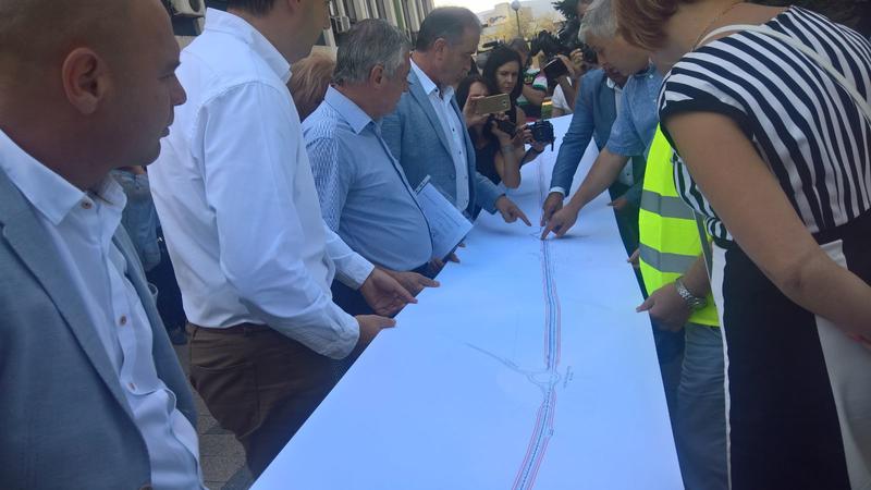 Две локални платна, които да обслужват гражданите и бизнеса, ще бъдат изградени паралелно с рехабилитацията на трасето между Пловдив и Асеновград - 5