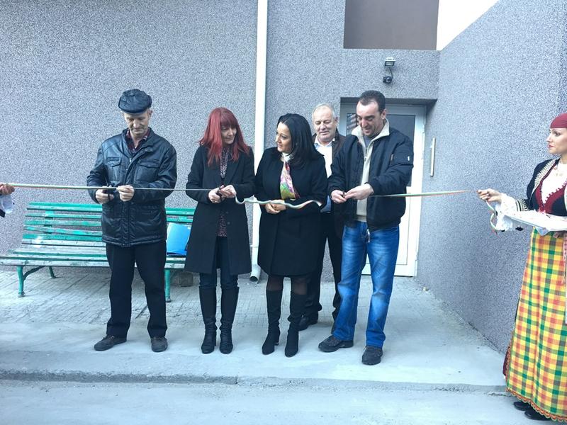 Министър Лиляна Павлова откри официално саниран с европейски средства жилищен блок в Смолян - 6