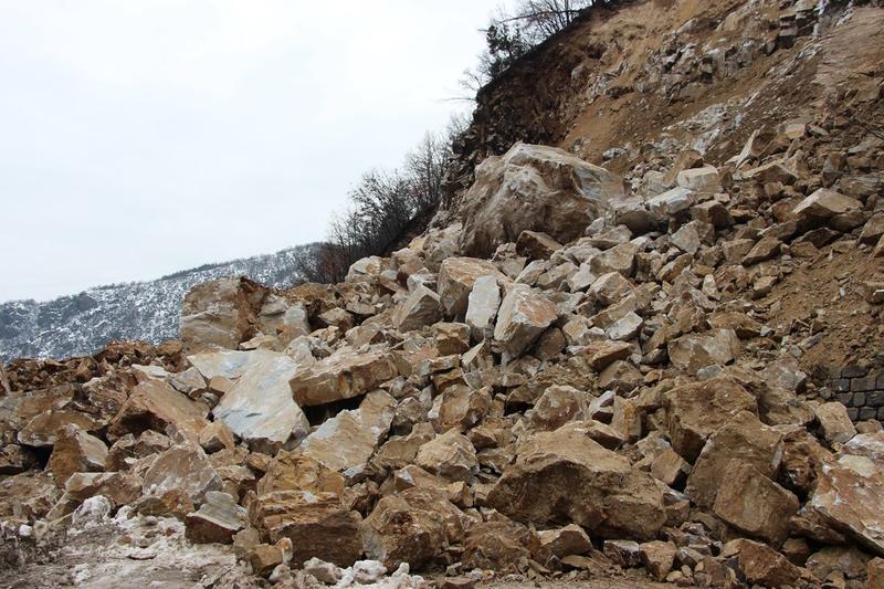  Министър Лиляна Павлова  пое лично координацията по разчистване на огромното свлачище, блокирало пътя Смолян- Асеновград - 11