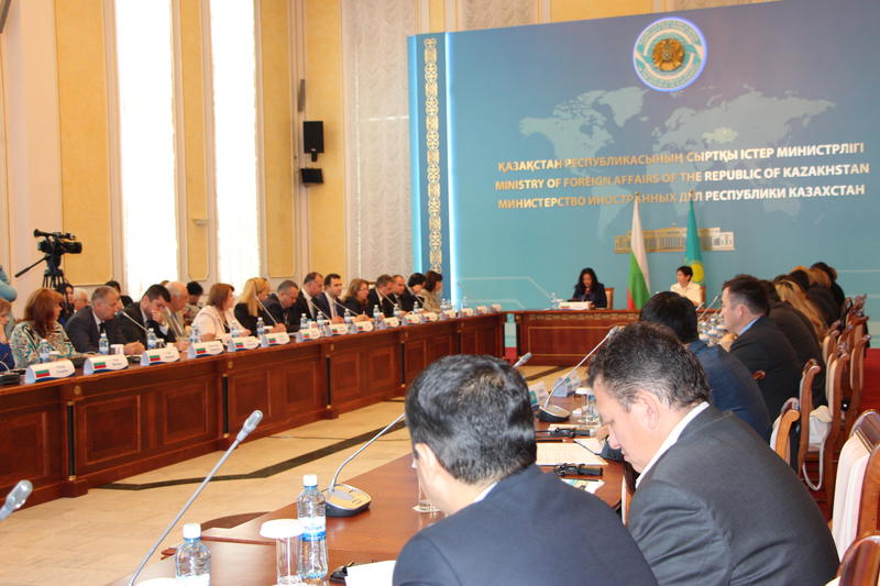  Лиляна Павлова: Провеждането на заседание на Междуправителствената комисия е от особена важност за развиването на търговско-икономическите отношения между България и Казахстан - 21