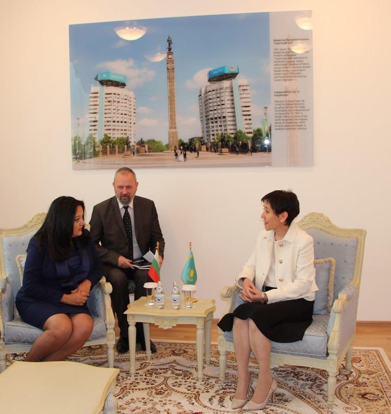  Лиляна Павлова: Провеждането на заседание на Междуправителствената комисия е от особена важност за развиването на търговско-икономическите отношения между България и Казахстан - 1
