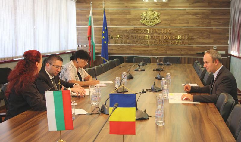 Министър Нанков се среща с посланика на Румъния у нас Йон Гъля