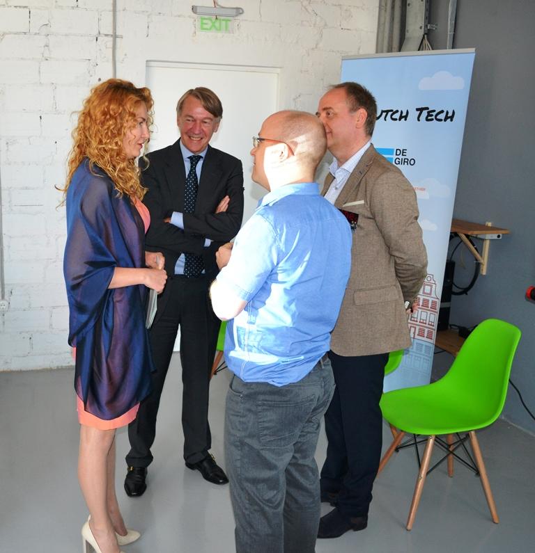 Деница Николова: Въвеждането на мерки за интелигентно управление в градовете би разрешило много от съществуващите проблеми в тях - 1