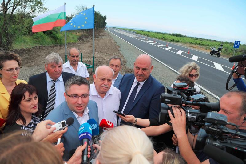 Почиващите на Южното Черноморие пътуват по четирилентов път в участъка между Поморие и Ахелой - 2