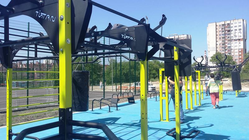    В присъствието на министрите Лиляна Павлова и Десислава Танева бе открита нова спортна площадка в кв. „Възраждане“ на Варна - 4