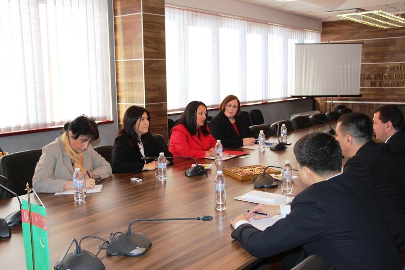 Министър Павлова дискутира с министър Шерипов сътрудничеството между България и Туркменистан в областта на строителството - 1