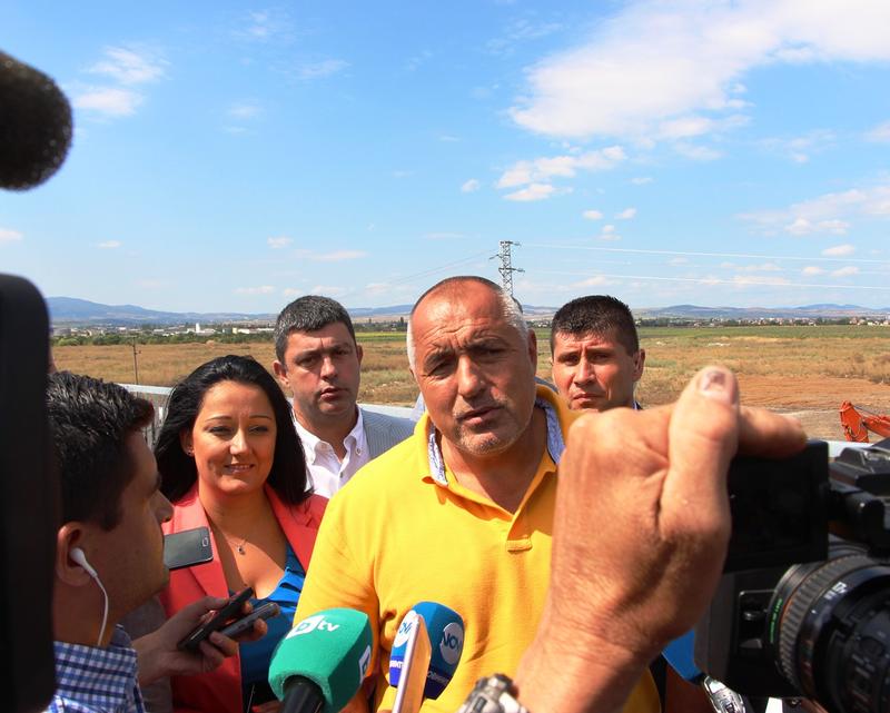 Министър Лиляна Павлова: От днес се пуска за движение двупосочно в едното платно участък 2 от Западната дъга на Софийския околовръстен път - 12