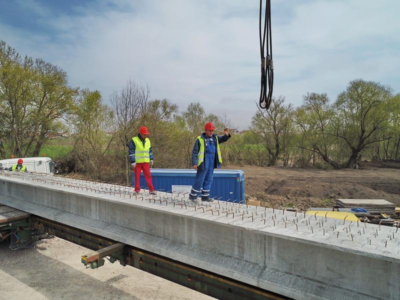 Почиващите на Южното Черноморие пътуват по четирилентов път в участъка между Поморие и Ахелой - 10