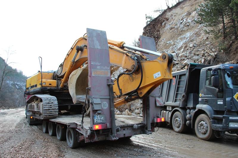  Министър Лиляна Павлова: Разчистването на пътя Смолян- Пловдив ще продължи и през нощта   - 9