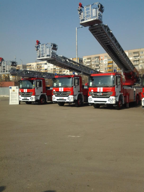 С 4.5 млн. лв. от ОПРР са закупени пет нови автомеханични пожарникарски стълби - 2