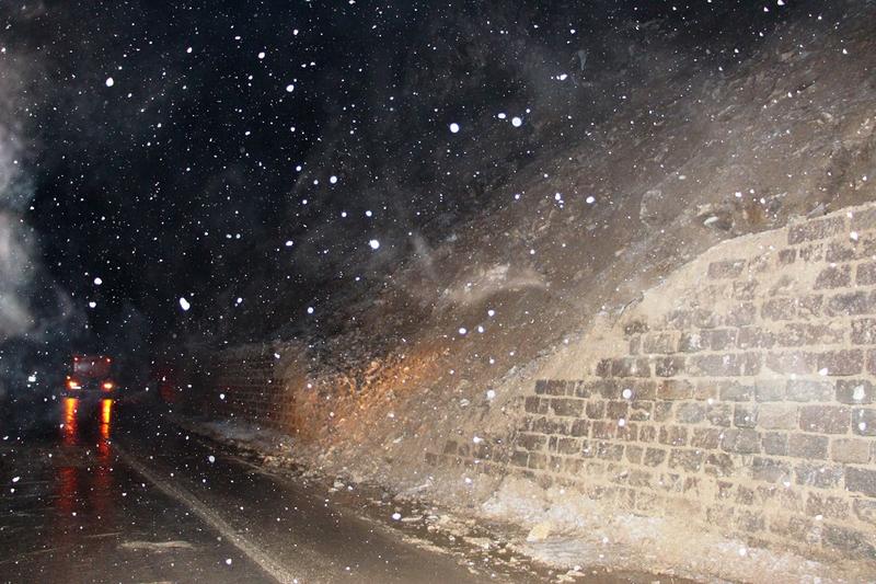 Министър Лиляна Павлова: Цялото трасе на пътя Асеновград - Смолян има нужда от превантивни дейности срещу падащи камъни - 4