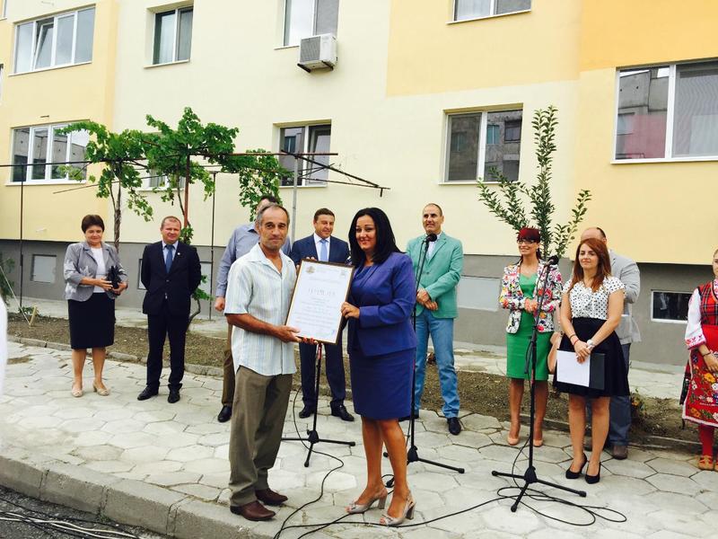 Министър Лиляна Павлова: Четвърт милион българи се довериха на програмата за безплатно саниране - 5