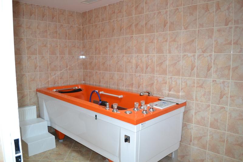 Заместник-министър Деница Николова откри обновената болница в Етрополе - 5