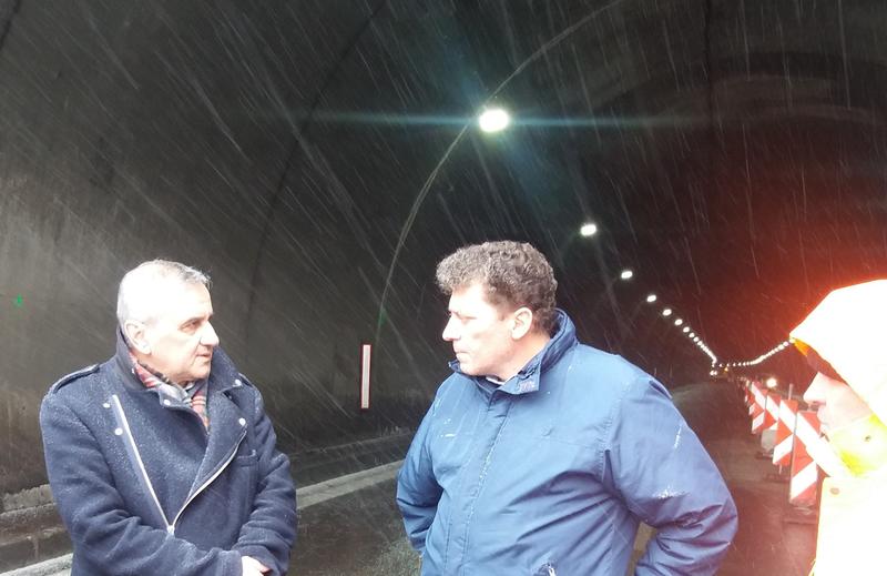 Министър Попниколов инспектира заключителния етап от дейностите в тунел „Ечемишка“ на АМ 