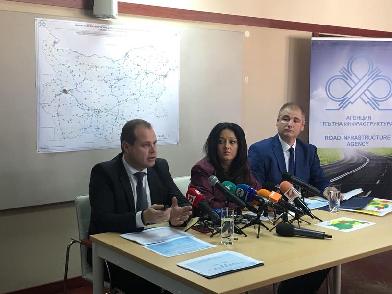 Министър Лиляна Павлова: От 1 ноември се въвежда зимното поддържане на републиканската пътна мрежа