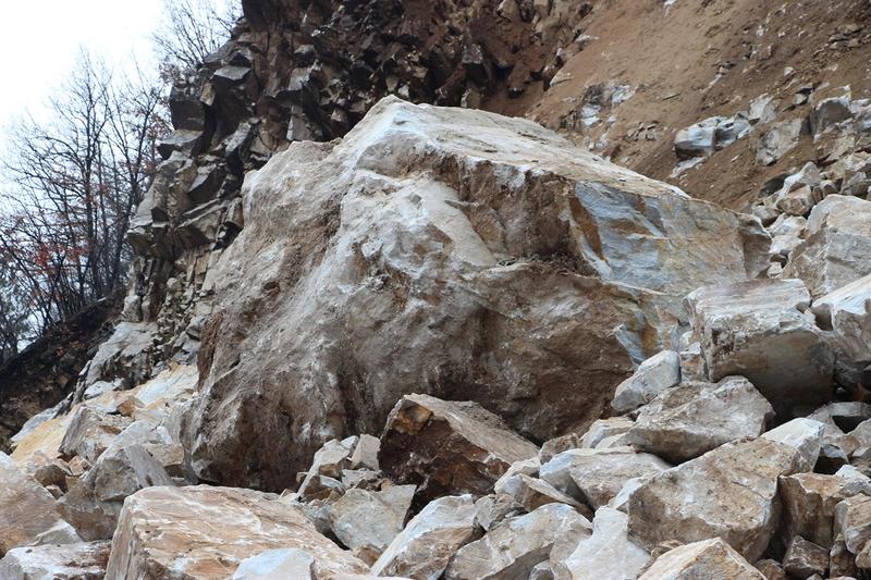  Министър Лиляна Павлова  пое лично координацията по разчистване на огромното свлачище, блокирало пътя Смолян- Асеновград - 10