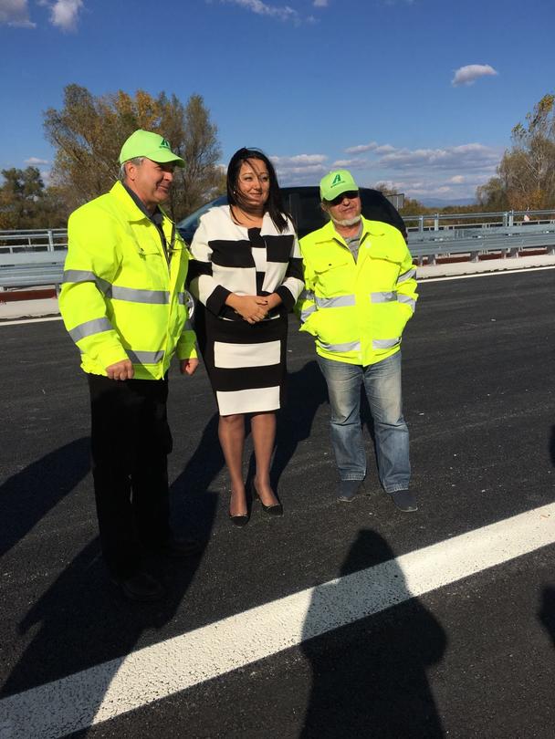 В присъствието на министрите Лиляна Павлова и Ивелина Василева бе пуснат за движение мостът над река Стряма по АМ „Тракия“ - 3