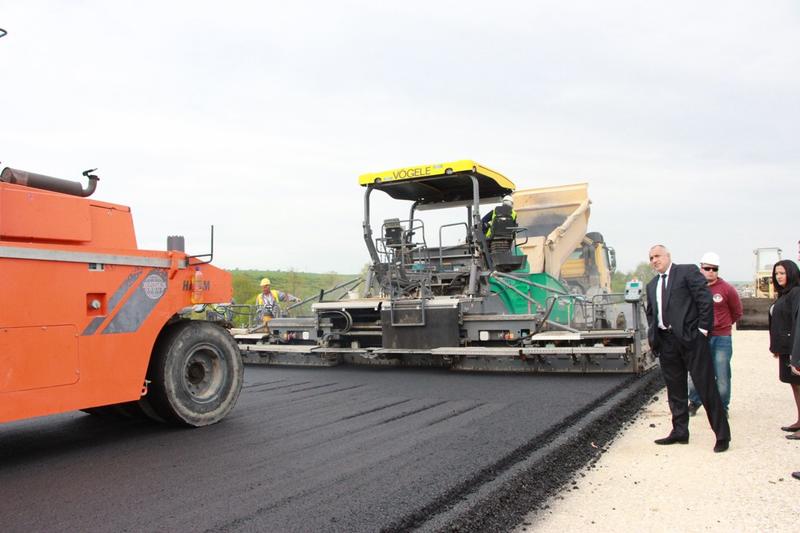  Премиерът Бойко Борисов и министър Лиляна Павлова направиха изненадваща инспекция на строителството на пътен възел Шумен- Белокопитово - 4