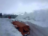 Роторни снегорини пробиват път в Родопите и Рила  (снимки)