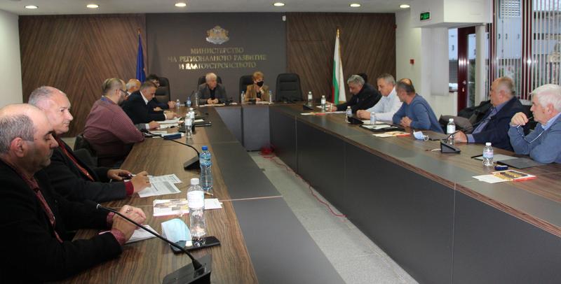 Министър Комитова и представители на отрасъл ВиК проведоха работна среща по проблемите с високата цена на електроенергията - 1