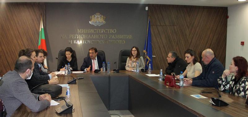 Министър Шишков се срещна с представители на строителния бранш по въпроси за индексацията на договорите за строителство - 1