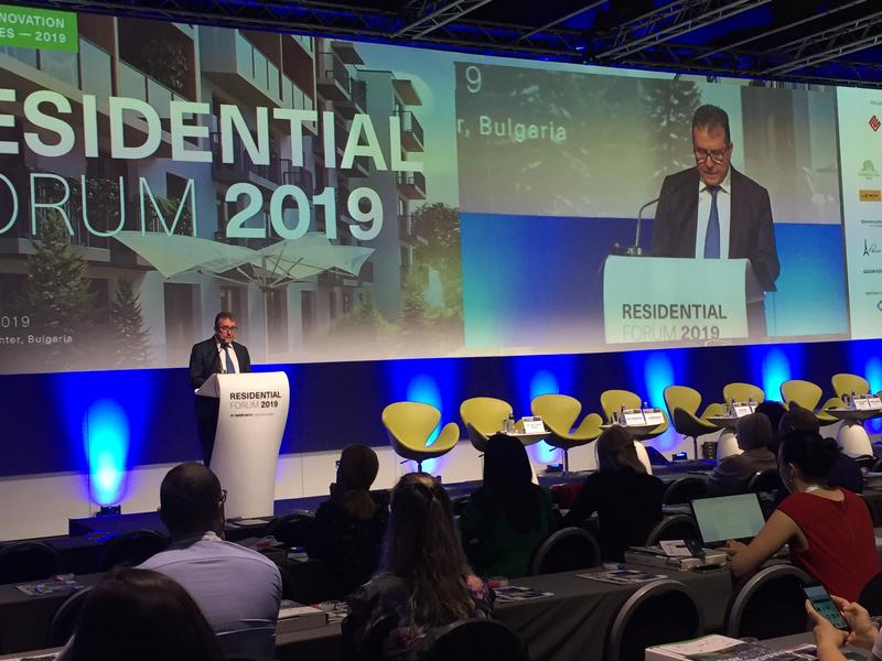 Около 40% от домакинствата живеят в пренаселени домове