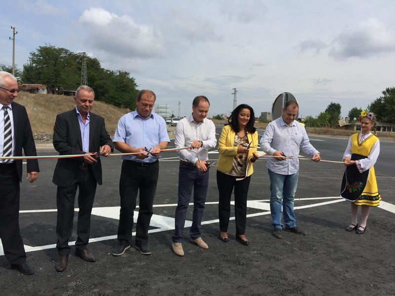 Министър Лиляна Павлова откри рехабилитирания обходен път на Елхово - 2