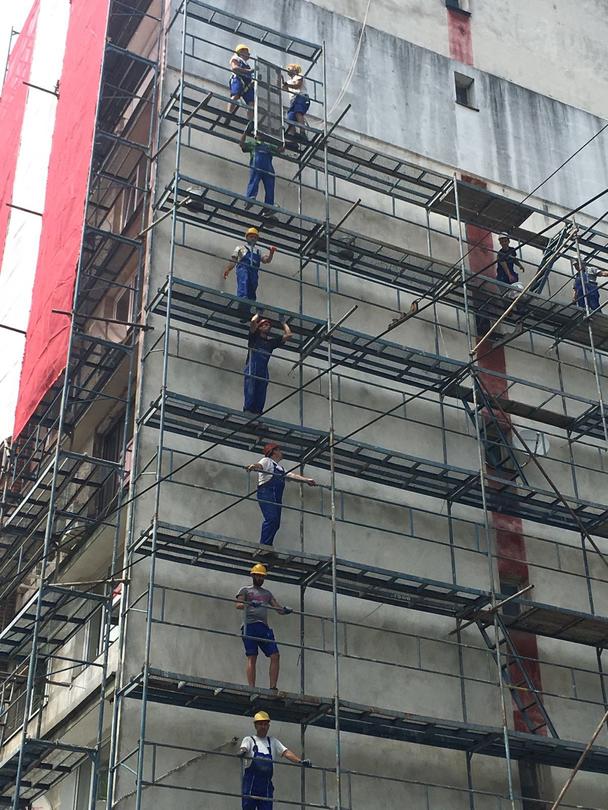 Министър Павлова провери хода на изпълнението на строително-ремонтни дейности по обновявани сгради по Националната програма за енергийна ефективност в Габрово   - 3