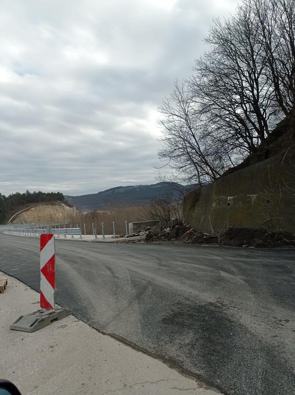 Движението по пътя Мездра - Ботевград ще бъде пуснато до средата на февруари с временна организация на движението - 10