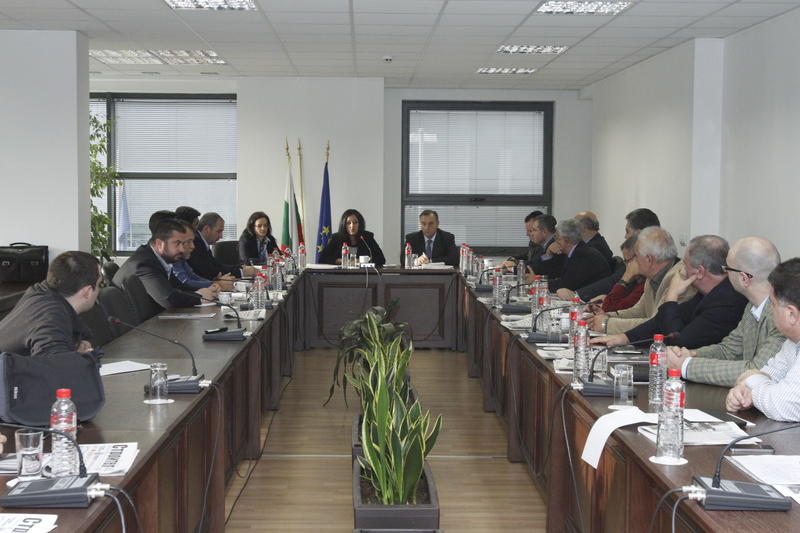 Министър Лиляна Павлова проведе работна среща с Камарата на строителите