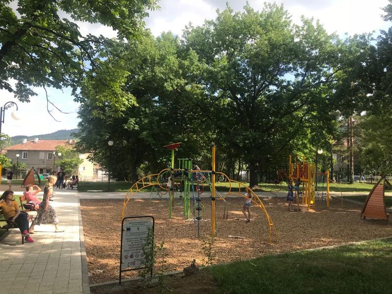 Министър Нанков откри обновения със средства от ОПРР парк „Детски кът“ в Горна Оряховица - 7