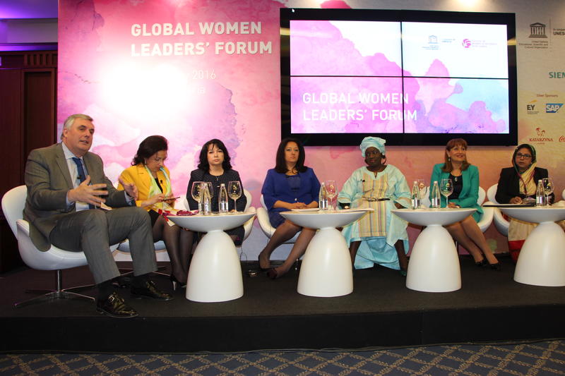 Министър Павлова: В България жените участват активно в политиката - 3