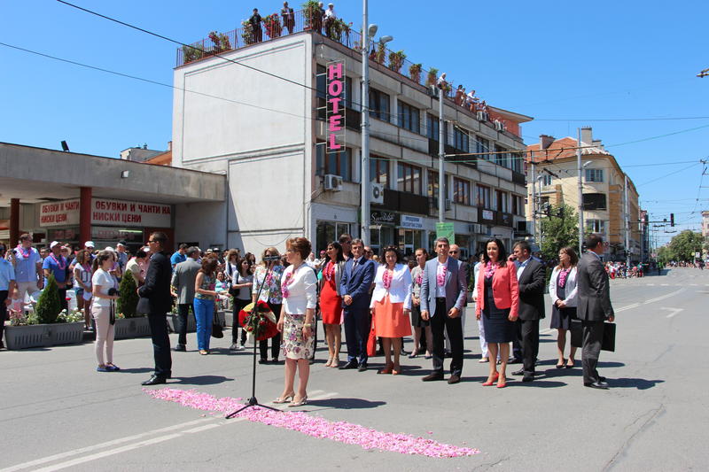 Министър Павлова: През последните дни взехме важни решения, които ще съдействат за развитието и популяризирането на Казанлък и Празника на розата - 1