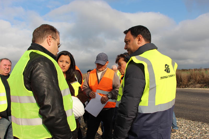  Министрите Лиляна Павлова и Ивайло Московски инспектираха строителството на АМ „Марица“