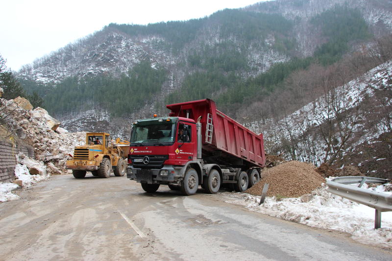 Министър Павлова: Създадена е необходимата организация за разчистване на отсечката Асеновград - Смолян - 8