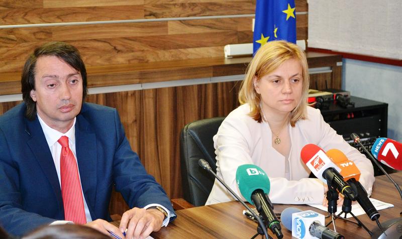 Министър Терзиева: За първи път през лятото ще бъдат обезопасени част от неохраняемите плажове