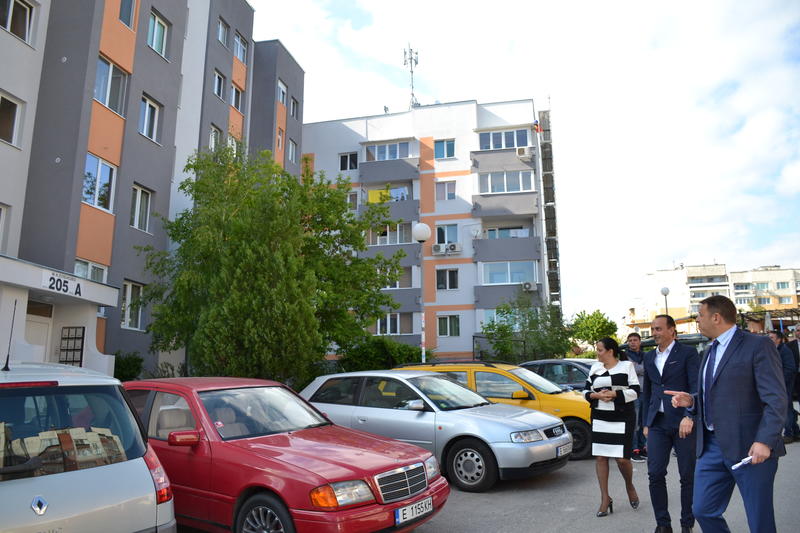 Министър Павлова: До края на годината 90% от одобрените за саниране сгради в Благоевград ще бъдат готови