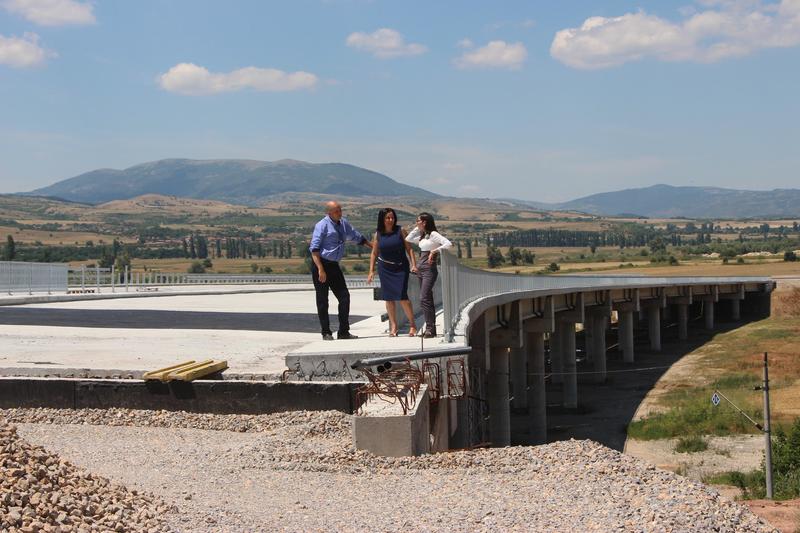 Министър Павлова инспектира напредъка в строителните дейности по ЛОТ 2 на АМ „Струма“ - 6