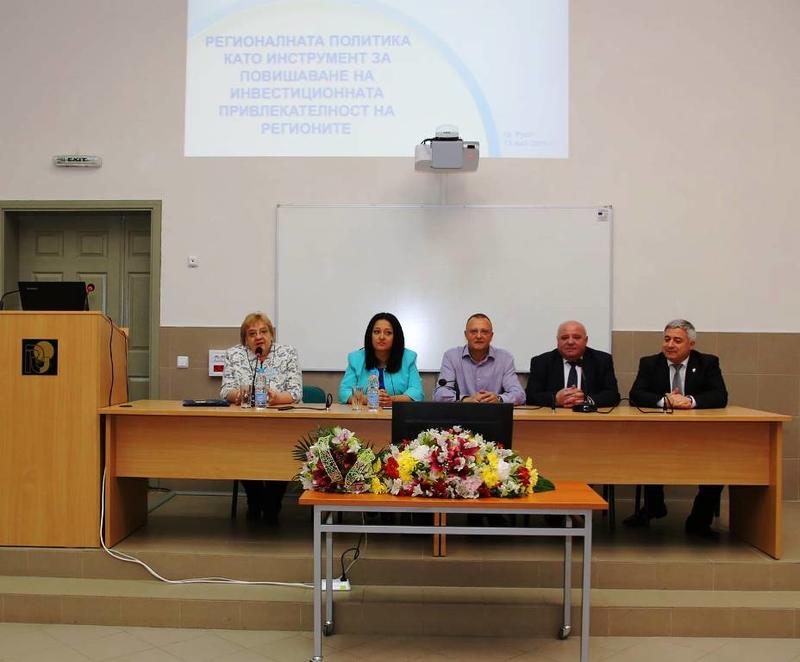 Министър Лиляна Павлова изнесе лекция на тема регионална политика пред над 100 студенти и техните преподаватели от Русенския университет „Ангел Кънчев“ - 2