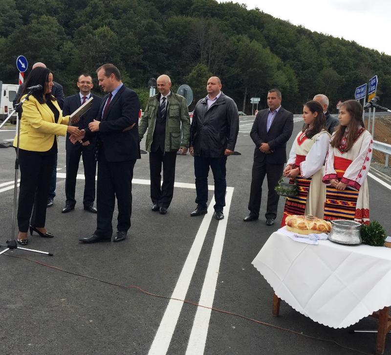  Лиляна Павлова: Възлагаме проектирането на 56-км участък от пътя Малко Търново-Царево - 1