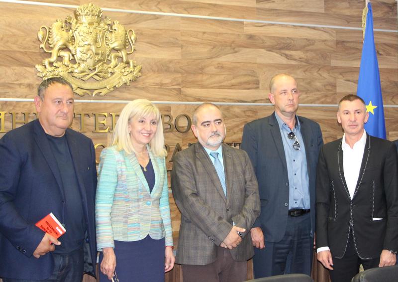 Министър Аврамова обсъди теми от взаимен интерес с ръководството на Камарата на строителите в България