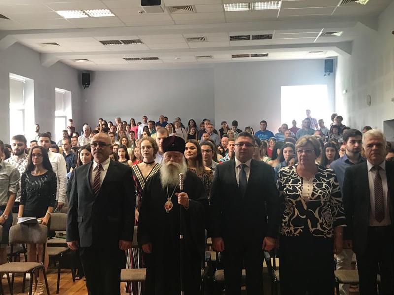 Министър Нанков връчи дипломи на зрелостници от Профилираната езикова гимназия „Екзарх Йосиф І“ в Ловеч - 3