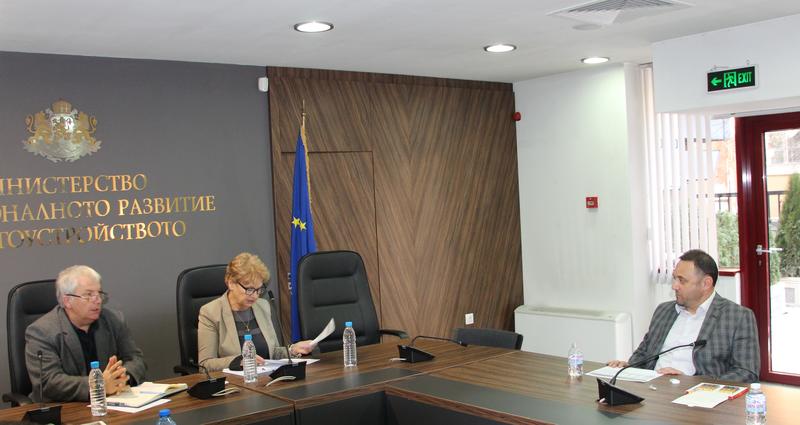 Министър Комитова продължава усилията си за намиране на решение на проблема с високите цени на тока за ВиК дружествата в страната