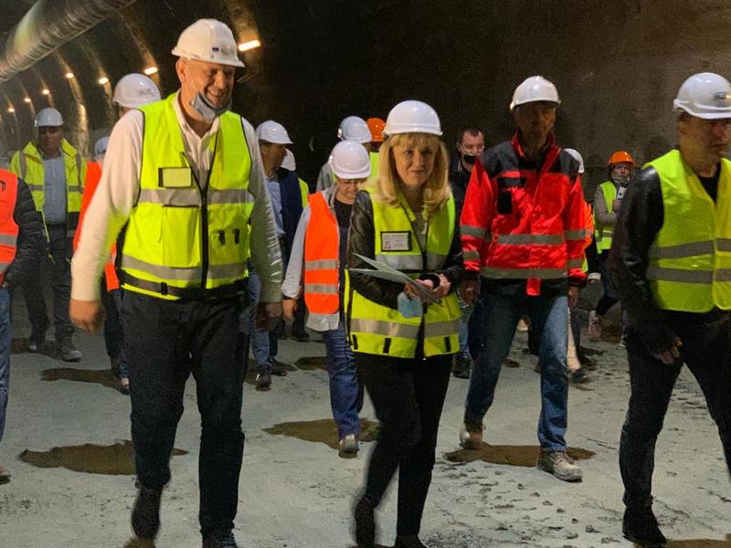 Minister Petya Avramova inspected the construction of the longest road tunnel in Bulgaria (video) - 7
