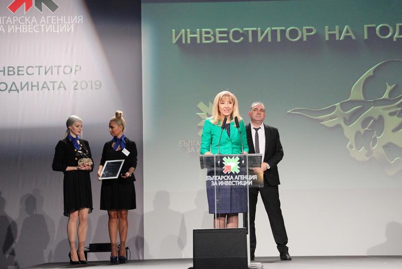 Министър Аврамова награди Кока-Кола за разширяване на бизнеса им в България  в рамките на конкурса „Инвеститор на годината“ 2019 - 3
