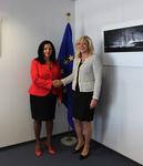 Министър Павлова се срещна с еврокомисаря по регионална политика  Корина Крецу