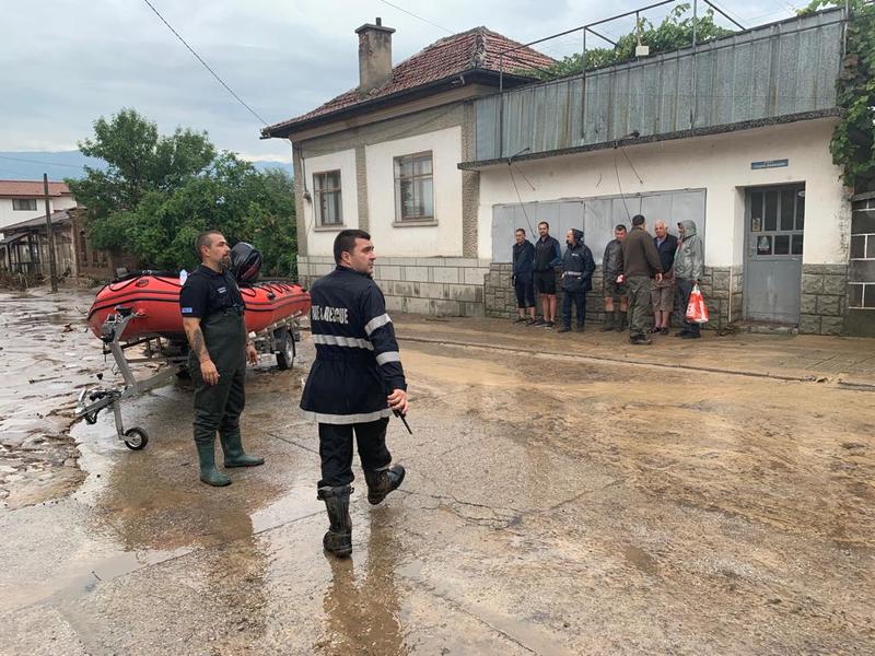 Министър Шишков: Регионалното министерство ще помогне на наводнените населени места в община Карлово - 4