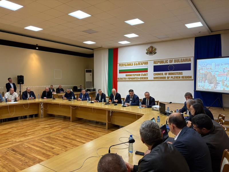 Полагат се усилия водният режим в Плевен да приключи до Нова година