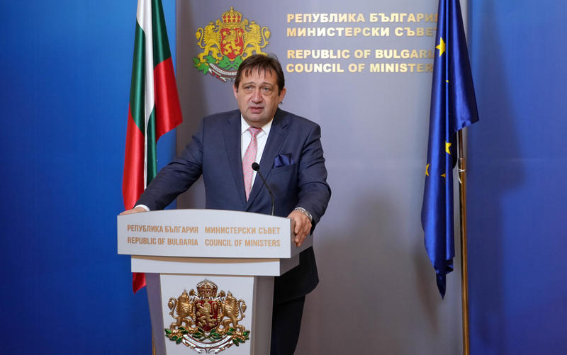 Министър Шишков: Осигурени са малко над 776 млн. лв. за поддръжката и изграждането на нови пътища в страната